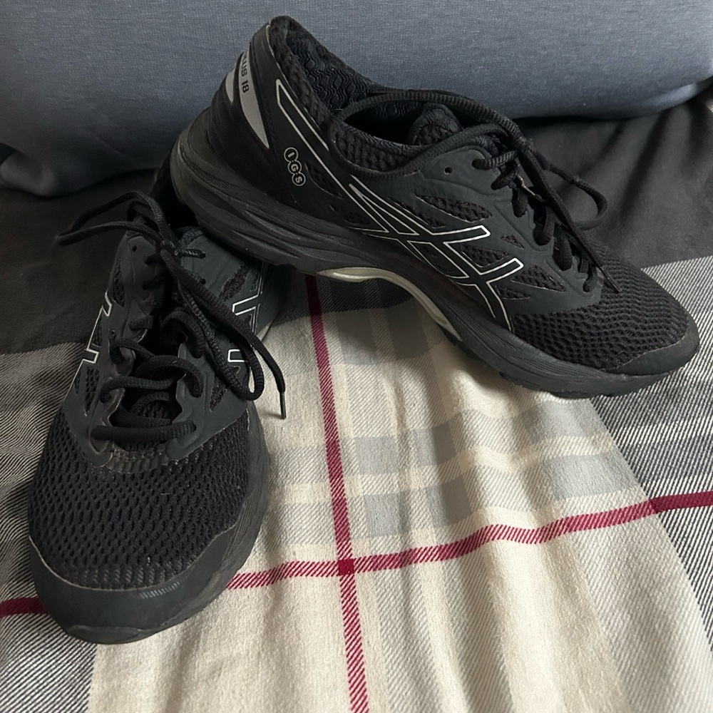 ASICS Women’s Black Gel Cumulus 18 Athletic/Running Shoes. Size 9.5